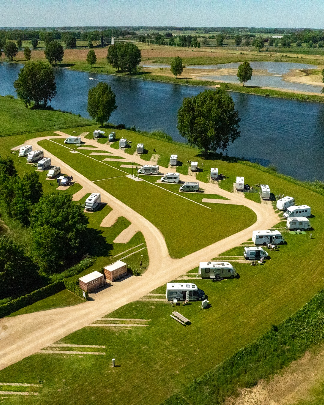 Uitzicht over Camperplaats Heusden Lunchtfoto